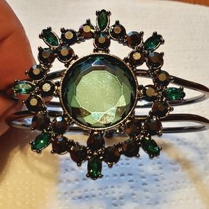 Paparazzi green gemstone gunmetal hinged bracelet.